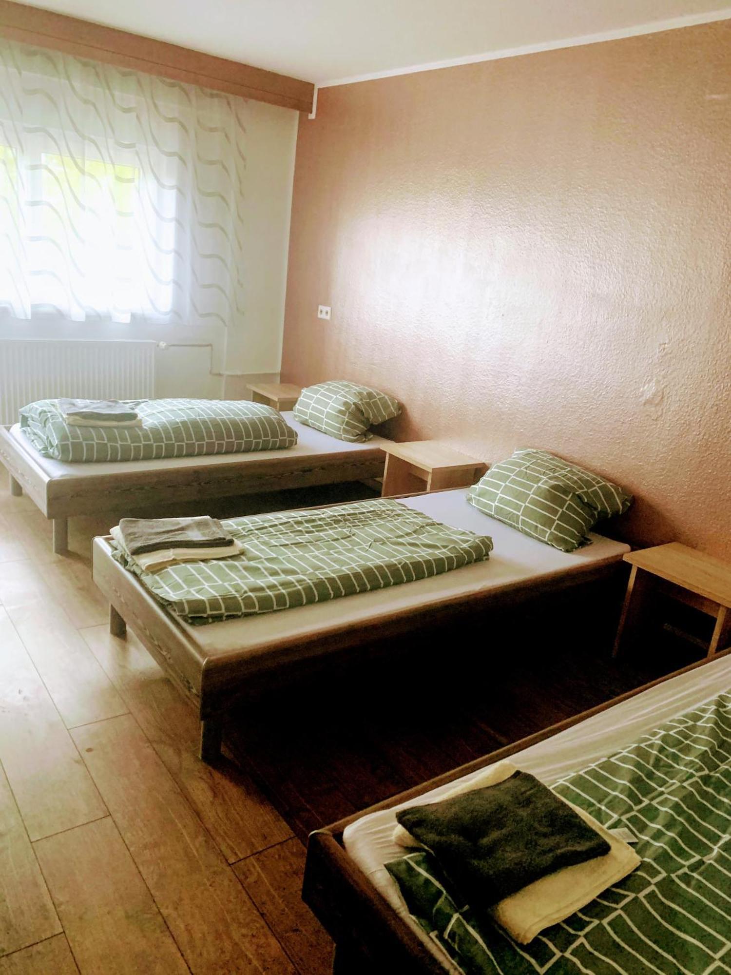 Monteurzimmer - カールスバート エクステリア 写真